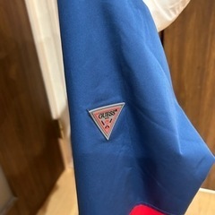 値下げGUESSリバーシブルナイロンパーカーの画像