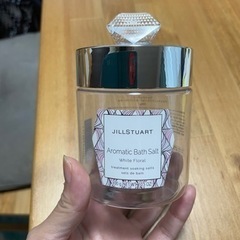 ジルスチュアートのキラキラ容器