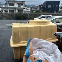 貯水タンク　1000リッター