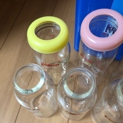 哺乳瓶、ミルトン消毒用ケースの画像