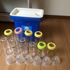 哺乳瓶、ミルトン消毒用ケースの画像