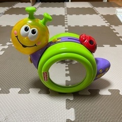 おもちゃ　0歳　フィッシャープライス　3ステップでんでんむし