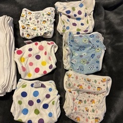 布おむつカバーと布おむつの画像