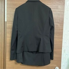 レディーススーツの画像