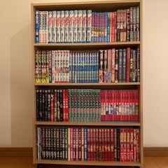 漫画と本棚の画像