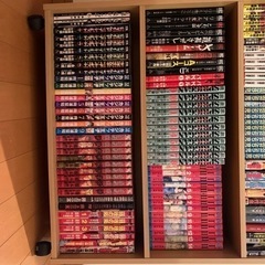 漫画と本棚の画像