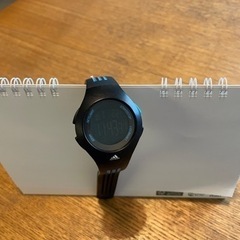 adidasスポーツ時計の画像