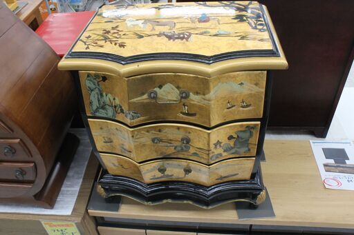 飾り箪笥　多少のダメージ有り