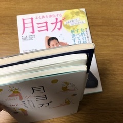 ヨガ本4冊　そのうち3冊DVDつきの画像