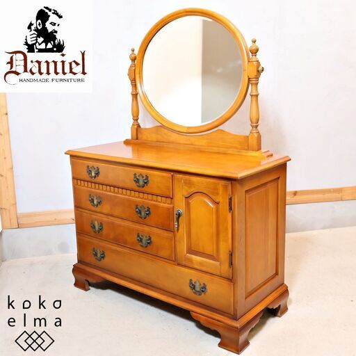 横浜クラシック家具 Daniel(ダニエル)のスパニッシュシリーズ チェストドレッサーです。樺桜無垢材を使用したアンティーク調の鏡台は収納量も豊富です♪お部屋を上品で洗練された空間に♪
