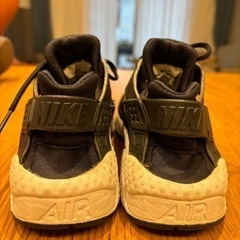 ナイキ エアハラチ ブラック ホワイト Wの画像