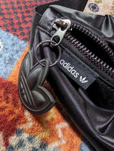 新品未使用‼️破格値早い者勝ち❗アディダスオリジナルスボディバッグ