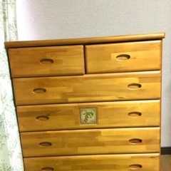 あたたかな色合い　木製5段チェスト