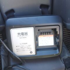 ｂ53🔴安心保障の１００日間・点検無料サービス付き、３カ月・無料交換保証、🟢  🌕️２０インチ、チャイルドシート、３人乗り、２人乗り、１人乗り、電動自転車  🔴土日もお子様と土足のままご試乗可能です。🟢バカ親切な電動自転車屋  🔵オプション無料。後ろチャイルドシートをかごに変更して１人乗りに変更も可能です。  🟢１回の充電で３０ｋｍ以上の走行が可能です。山手線を半周くらいの距離を走れます。  🔴バッテリーは、品の９０％以上の性能を保持していて、コンディション良好です。  🟣２０インチ、チの画像