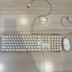 POWER Mac G5、Apple Cinema Display、キーボード、マウスの画像