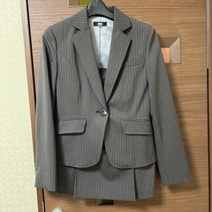 レディーススーツ   グレーストライプ