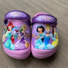 〈クロックス〉プリンセスサンダル8の画像