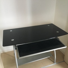 パソコンデスクの画像