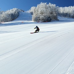 【営業事務／未経験OK】月給21万円～／育児休暇取得推進中！／家族・友人にも割引制度あり／オフの日はスキー・スノーボード滑り放題！＿250の画像