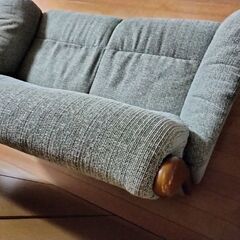 【値下げ！5000→1500円】二人掛けウッドフレームソファの画像