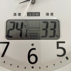 【CITIZEN】 シチズン 日付け表示温湿度計付き電波時計 電波時計 壁掛け時計 時計 4FY618-0の画像