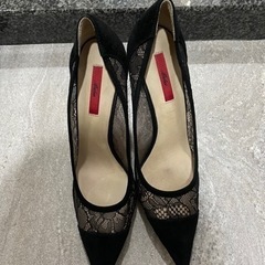 レースのパンプス