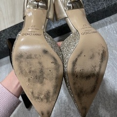 jimmy chooのパンプスの画像