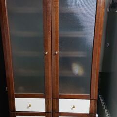 カントリー風食器棚