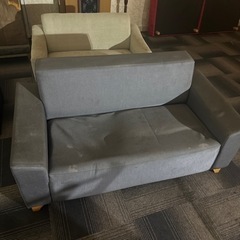 お店　ソファー:大きく二つ:1人用一つ！の画像