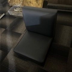 お店　ソファー:大きく二つ:1人用一つ！