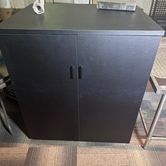 お店　大型保管棚　革製張り