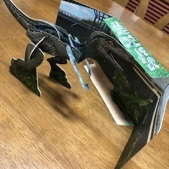 ペーパークラフトヴェロキラプトル