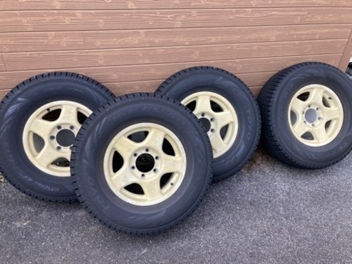 ブラッドレーV　スタッドレスセット