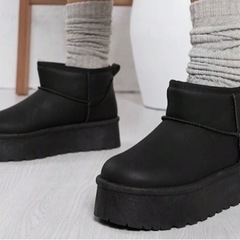 ☆新品未使用　厚底5cm ショートブーツ　レザー調　ブラック　us9(24.5~25.5ぐらい) の画像