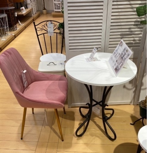 カフェテーブル　(東京インテリア商品)