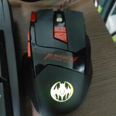 【値下げ】　　ゲーミングマウス＆PC用ゲームパッド＆ノーマルキーボード3点セットの画像