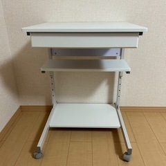 早い者勝ち！値下げしました！　パソコンデスク&チェアーセット　机　椅子の画像