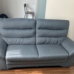 【値下げしました！！】三人掛けソファの画像