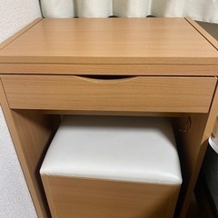 【あげます】ドレッサー 化粧台 椅子付き コンセント付きの画像