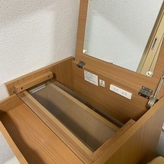 【あげます】ドレッサー 化粧台 椅子付き コンセント付きの画像