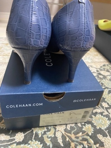 COLE HAAN ネイビー型押しパンプス　定価40,000円