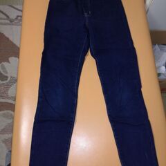 GUのパンツです。W67