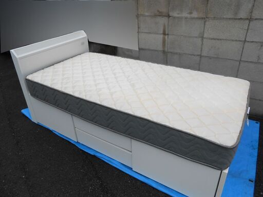 【配送出来ます】使用1年未満 ニトリ 大容量収納付きチェストベッド コンセント付き 両サイド設定可能（近くなら配送も可能です）