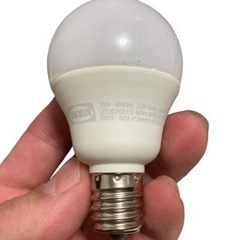 未使用 IKEA SOLHETTA ソールヘッタ LED電球 E26 1520ルーメン 調光可能 球形 オパールホワイトの画像