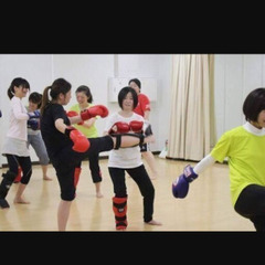 ママ＆女性キックボクシング．フィットネスの画像