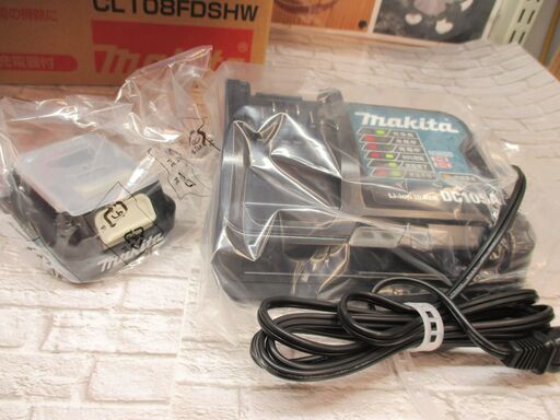 makita マキタ CL108FDSHW 充電式クリーナー 10.8V 1.5Ah バッテリー×1 充電器 未使用 【ハンズクラフト宜野湾店】