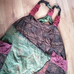 【新品】バックスタイルが個性的なアジアンワンピース