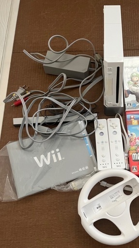 【動作確認済み】Wii 本体　リモコン2つ　ハンドル1つ