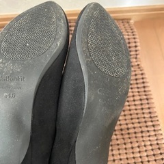 ChiffonFitの黒ローヒールパンプスの画像