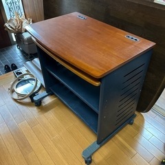 パソコンデスクの画像